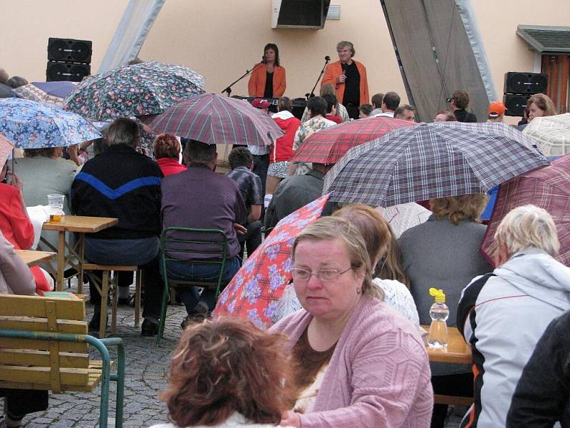 Koncert Evy a Vaška při příležitosti otevření Domova na rozcestí.