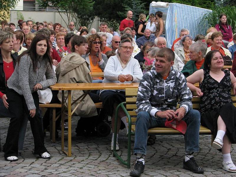 Koncert Evy a Vaška při příležitosti otevření Domova na rozcestí.