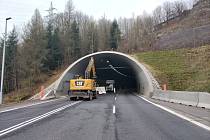 Tříměsíční uzavírka tunelu Hřebeč začala