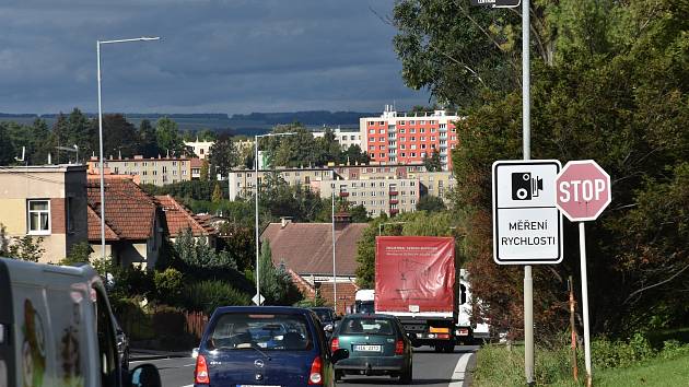 Úsekové radary v Litomyšli se osvědčily. Hříšníků je ale stále hodně, na pokutách vybrali už miliony.