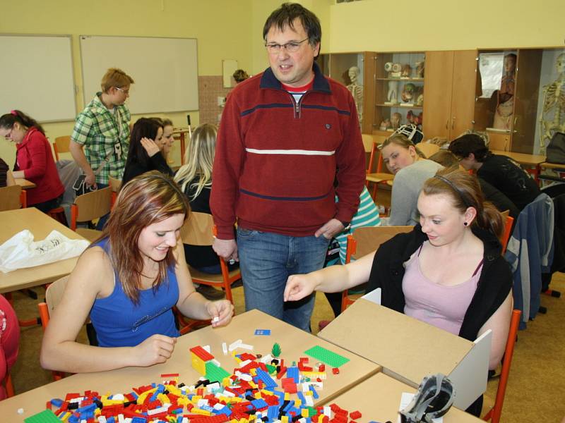 Úděl postižených zažili studenti na vlastní kůži