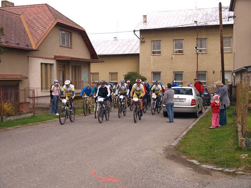 Toulovcův pivní triatlon v Proseči