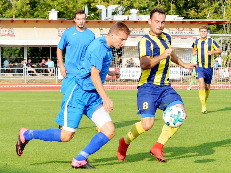 Z okresního derby na Svitavském stadionu.