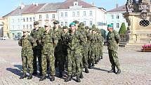 Studenti vojenské školy v Moravské Třebové mají za sebou první dny v kanadách a maskáčích. Ještě nikdo z prváků studium nevzdal.