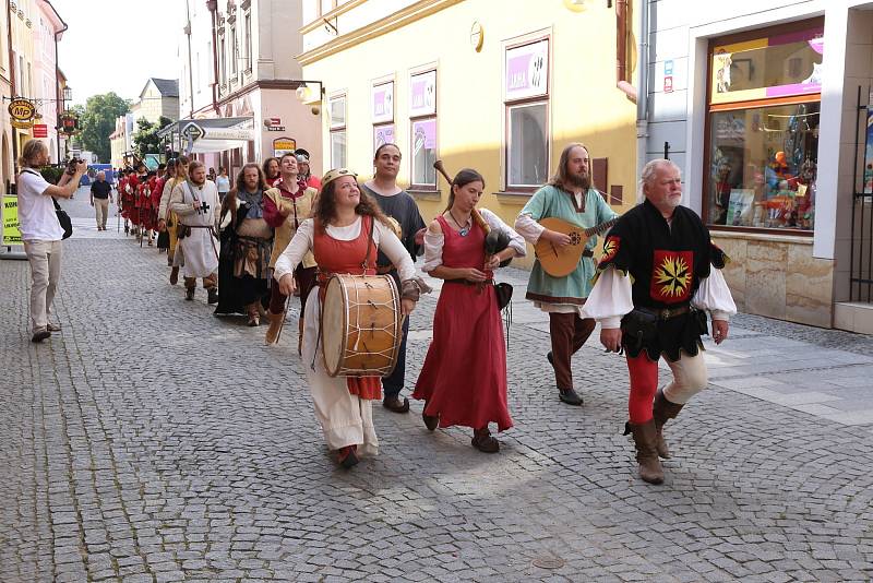 OSLAVY VÝROČÍ, které vyvrcholily o víkendu, přilákaly do ulic Moravské Třebové tisíce lidí.