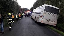 V Rychnově na Moravě havaroval linkový autobus plný lidí.