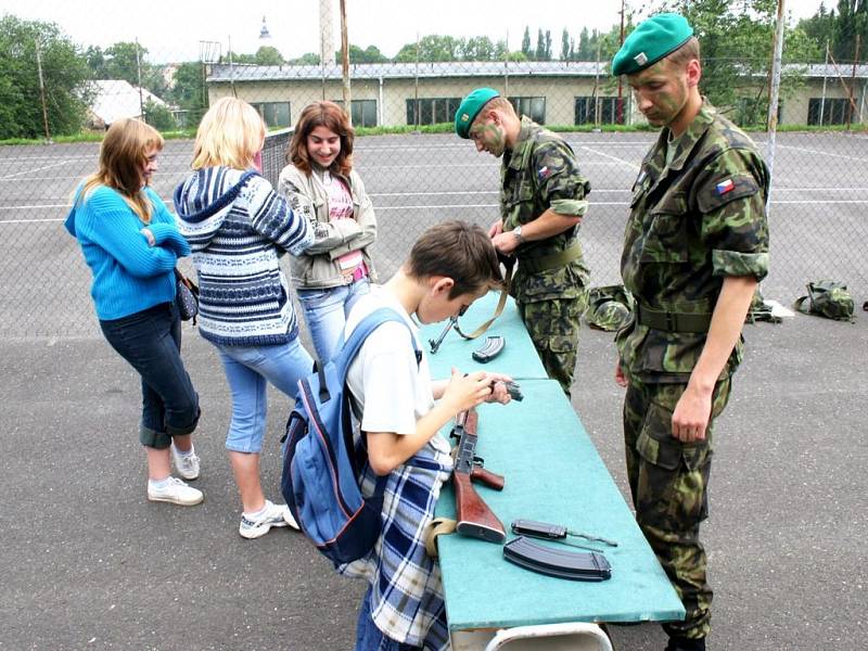 Rozložená zbraň dokáže pořádně zamotat hlavu.