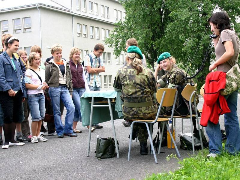 Studenti si zkusili ohlásit nebezpečnou událost.