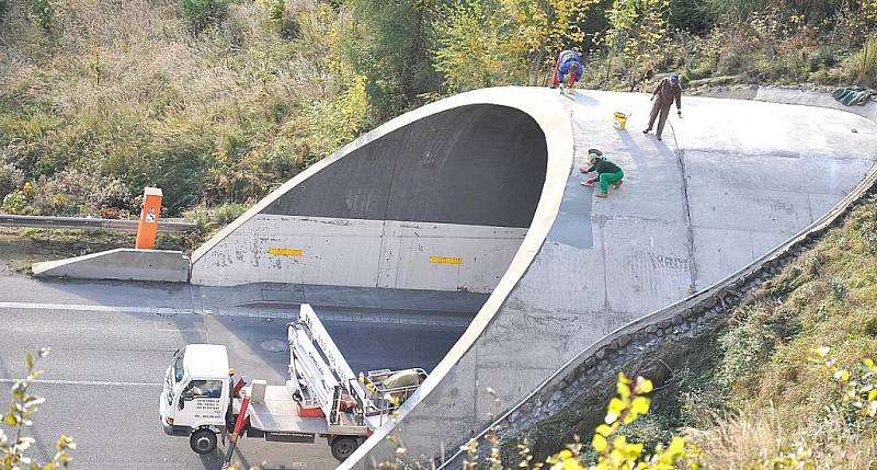 Údržba hřebečského tunelu jde do finále.