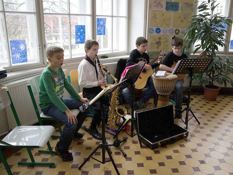 Charity Day na litomyšlském gymnáziu nabídl návštěvníkům celodenní program, mnoho překvapení a zajímavých věcí. 