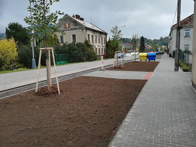 Olomoucká ulice změnila vzhled, přibyly i stromy