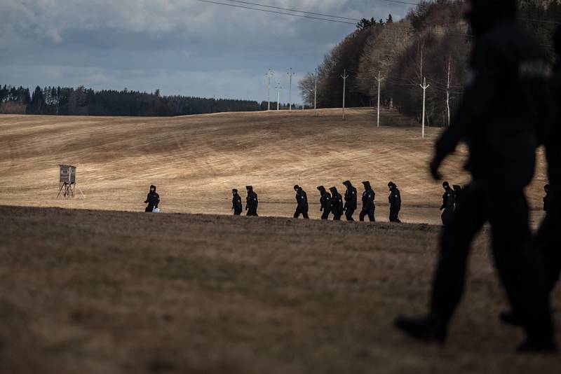 Policie v sobotu prohledala prostor uzavřené zóny mimo areál Poličských strojíren.