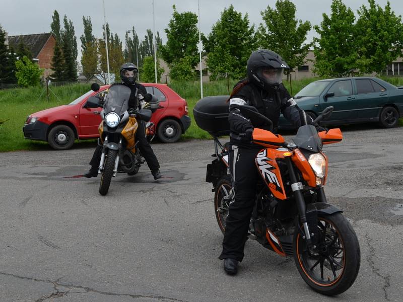 Motorkáři vyjeli v sobotu na svou první letošní společnou vyjížďku. Sraz měli jako vždy v Janově.