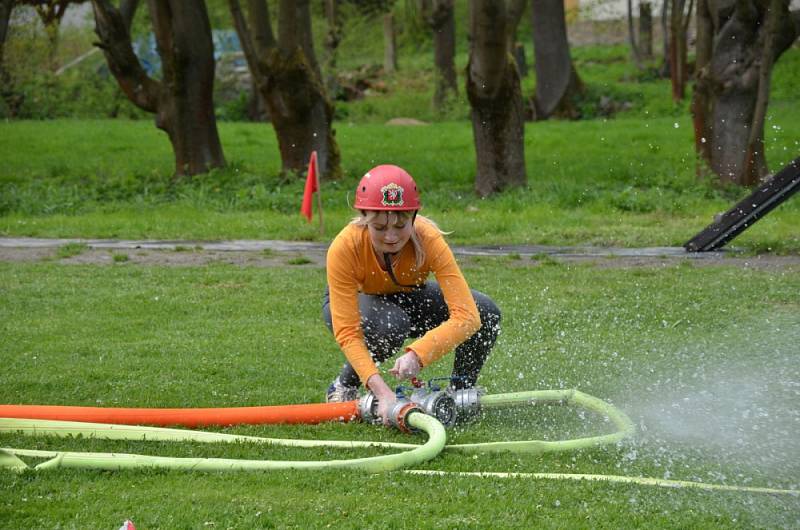 Svitavská liga hasičů odstartovala. Jarní sluníčko vytáhlo hasiče dobrovolných sborů nejen z našeho okresu k novému ročníku závodu svitavské ligy v požárním útoku.