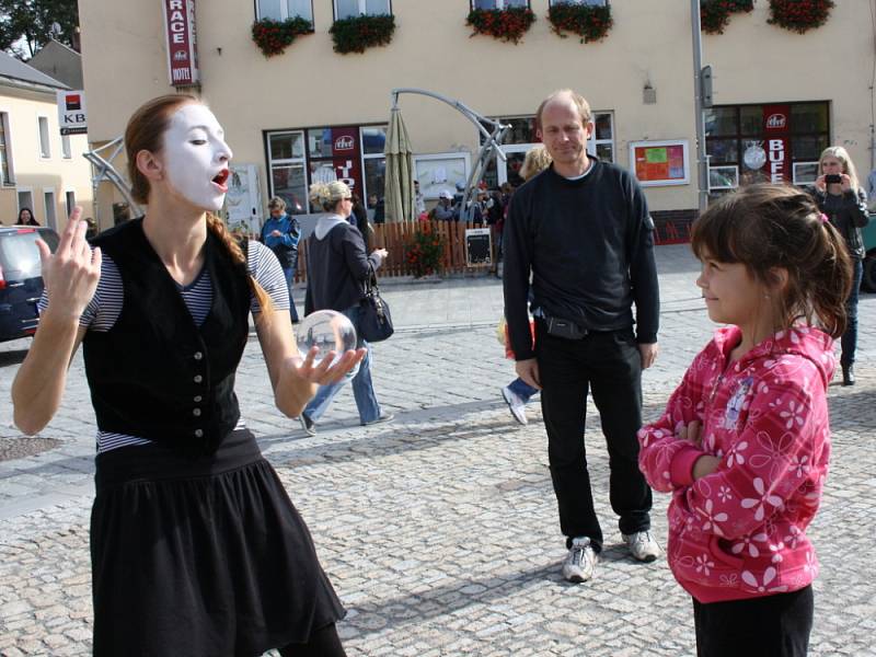 Na mezinárodní festival pantomimy přijeli do Poličky mimové z různých koutů Evropy.