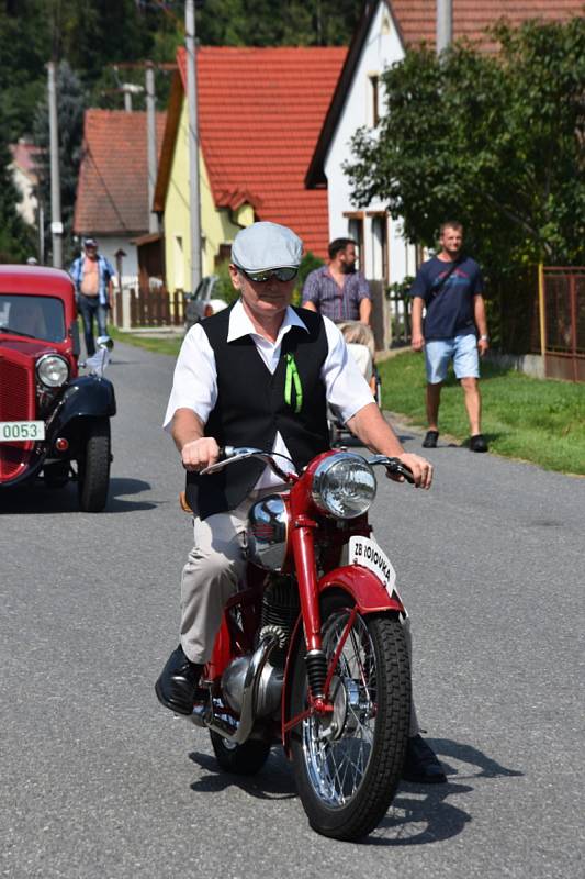 TRSTĚNICE slavila o víkendu dožínky.