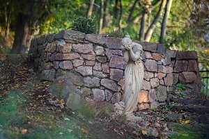 Socha Plačící Anny se po letech vrátila na své původní místo na úbočí Křížového vrchu v Moravské Třebové.