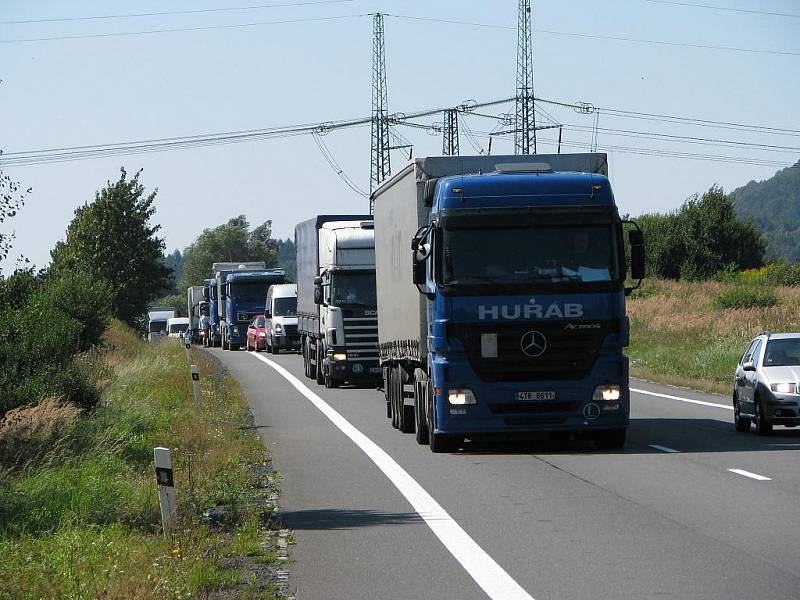 Na I/35 se kvůli nehodě tvořily nehody.