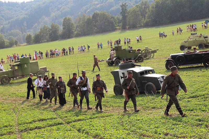 Historická bitva v Mladějově na Moravě připomněla období první světové války. Na bitevním poli se utkali vojáci ruské a rakouské armády.