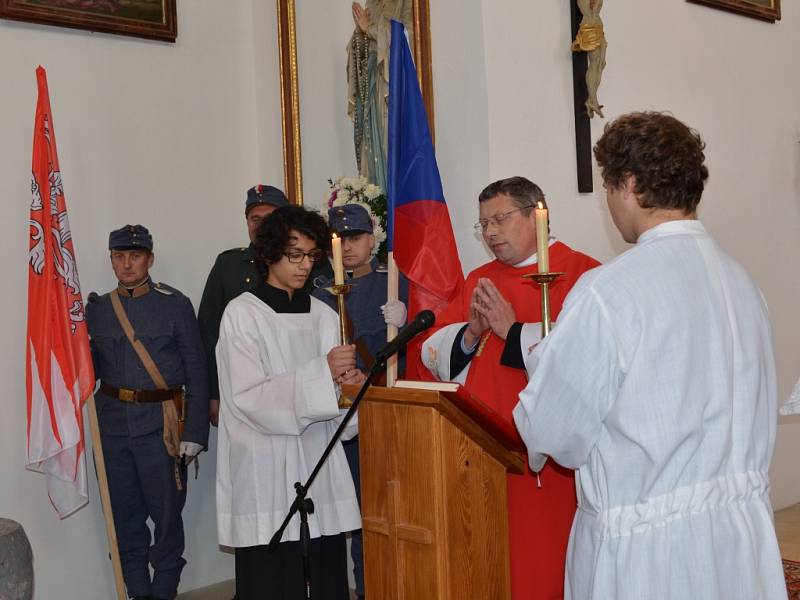 Památník obětem padlým ve Velké válce odhalili 28. října ve Svojanově. Posvětil jej královéhradecký biskup Jan Vokál, který také celebroval mši svatou.  