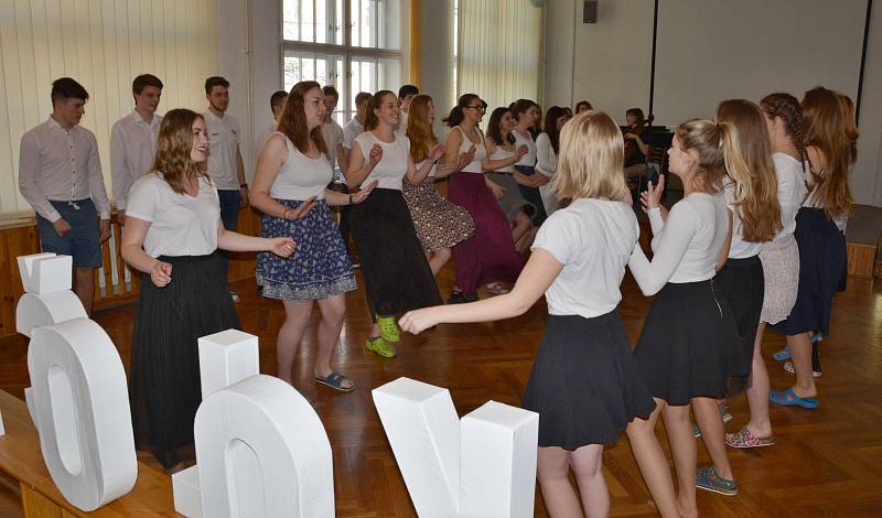 Výstava na litomyšlském gymnáziu, která připomíná návštěvu studentů na Ukrajině