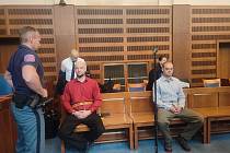 Podle obžaloby se Pavel J. z Litomyšlska a A. G. z Brna dopustili vraždy a na svém kontě mají i další trestné činy.