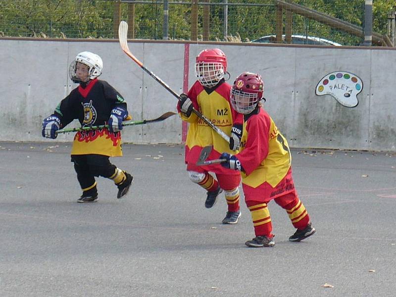 Hokejbalové hřiště v Lačnově hostilo první ze série turnajů východočeského přeboru přípravek za účasti pěti družstev. 