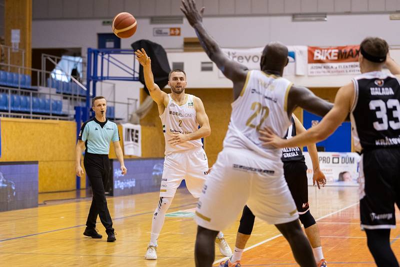 Dekstone Tuři Svitavy vs. Královští sokoli Hradec Králové (80:76).