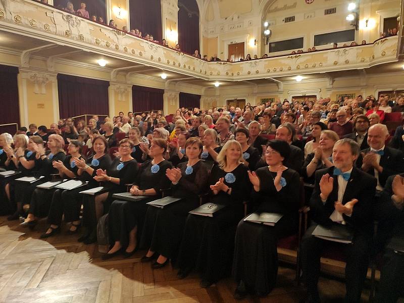 Litomyšlský sbor Vlastimil oslavil velkým koncertem 160 let od svého založení.