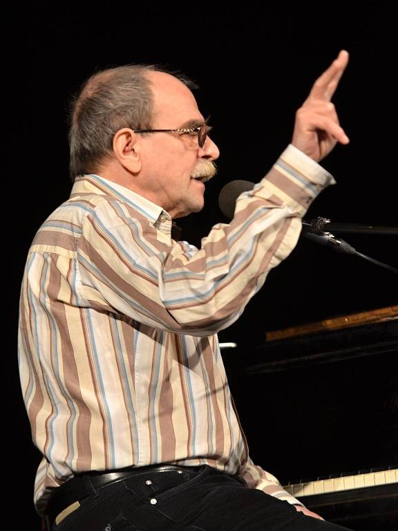 Během představení Jaroslava Uhlíře se obecenstvo zapojovalo a všichni společně zpívali. 