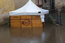 Po velkém lijáku hlásí lidé v Litomyšli lokální záplavy.