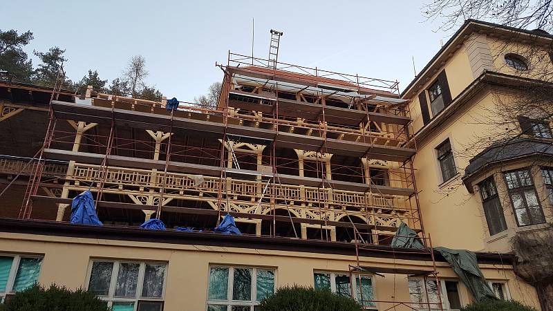 Rekonstrukce historických dřevěných leháren v Odborném léčebném ústavu v Jevíčku.
