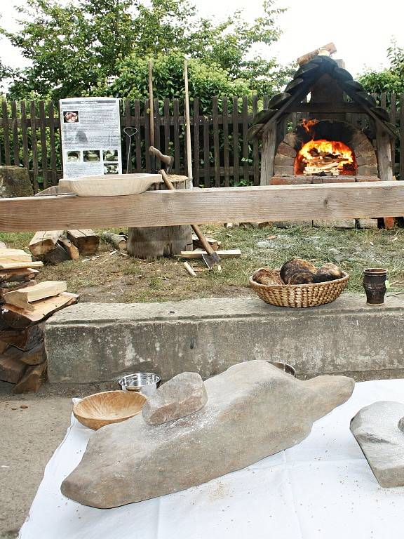 Spolek archaických nadšenců pořádal Den pravěkých řemesel v Sebranicích