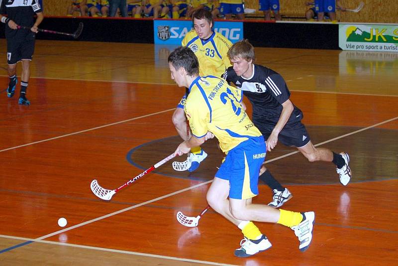 Dokud nezazní závěrečná siréna, není ani ve florbale o ničem rozhodnuto. Diváci, kteří sledovali okresní derby, se o tom v hale Na Střelnici opět názorně přesvědčili. 