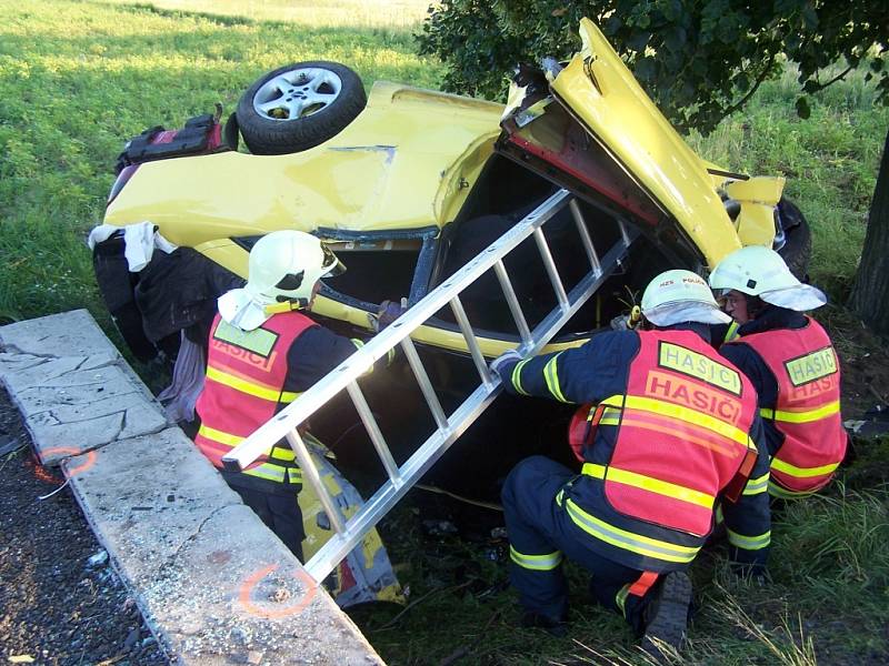 Nehoda u Borové skončila tragicky, dva lidé zahynuli 