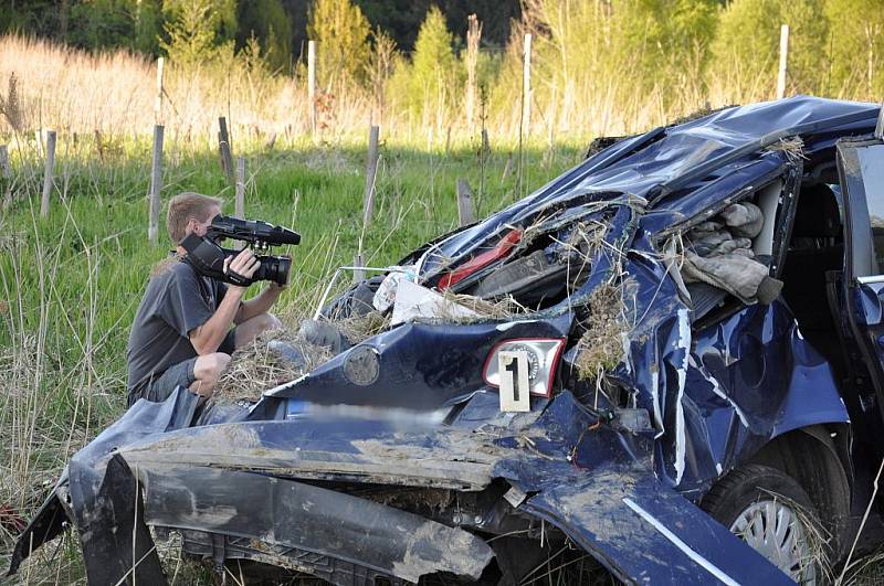 K vážné havárii osobního auta došlo v pátek kolem šestnácté hodiny na silnici I/34 za Poličkou ve směru na Hlinsko, na tzv. Babce. 