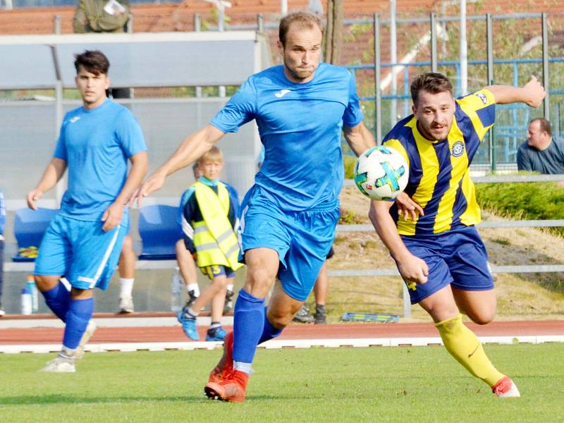 Z okresního derby na Svitavském stadionu.