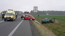 Těžká dopravní nehoda na I/35. Zraněné transportovaly vrtulníky. Přistávaly na polích u Janova.