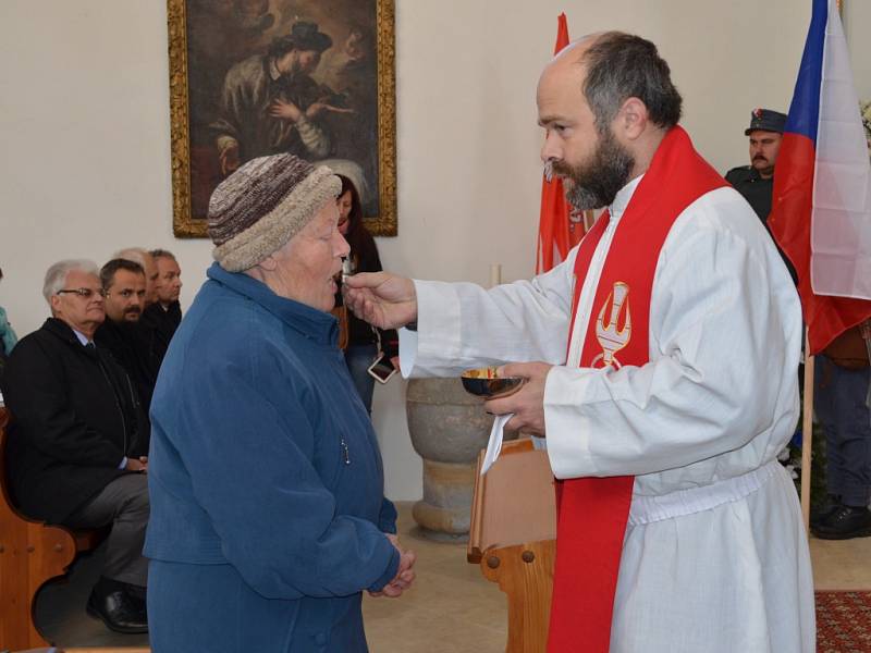 Památník obětem padlým ve Velké válce odhalili 28. října ve Svojanově. Posvětil jej královéhradecký biskup Jan Vokál, který také celebroval mši svatou.  