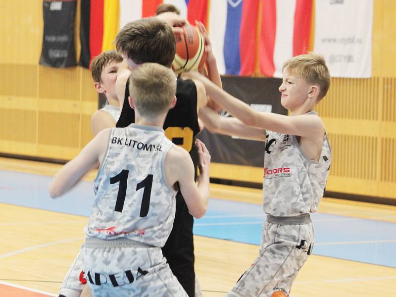 Středoevropská mládežnická basketbalová liga v Litomyšli.