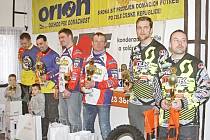 Tři nejlepší dvojice skončeného mistrovství České republiky: zleva Šrolerovi, Mohaupt s Hotovým a Mňuk s Langerem.