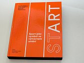 Kniha START mapuje Dílo mapuje výtvarné umění se sportovní symbolikou z několika úhlů pohledu. 