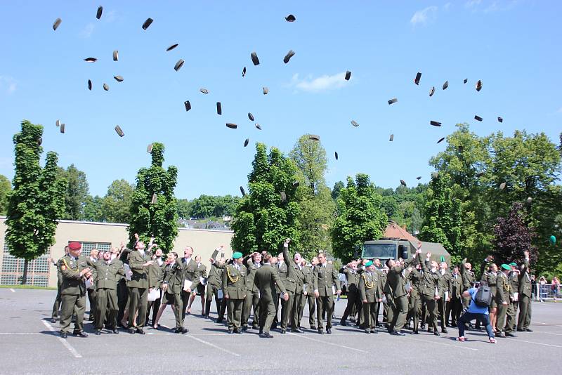 Slavnostní vyřazení absolventů vojenské školy v Moravské Třebové. Foto: Pavlína Horáčková