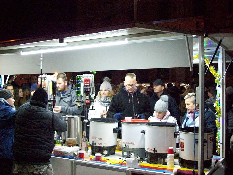 Rozsvěcení stromu v Poličce.