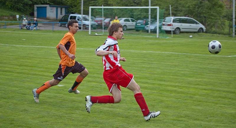 Dolní Újezd B a  Kunčina nerozhodně 0:0. K vidění byl pohledný zápas dobré úrovně hraný nahoru – dolů.