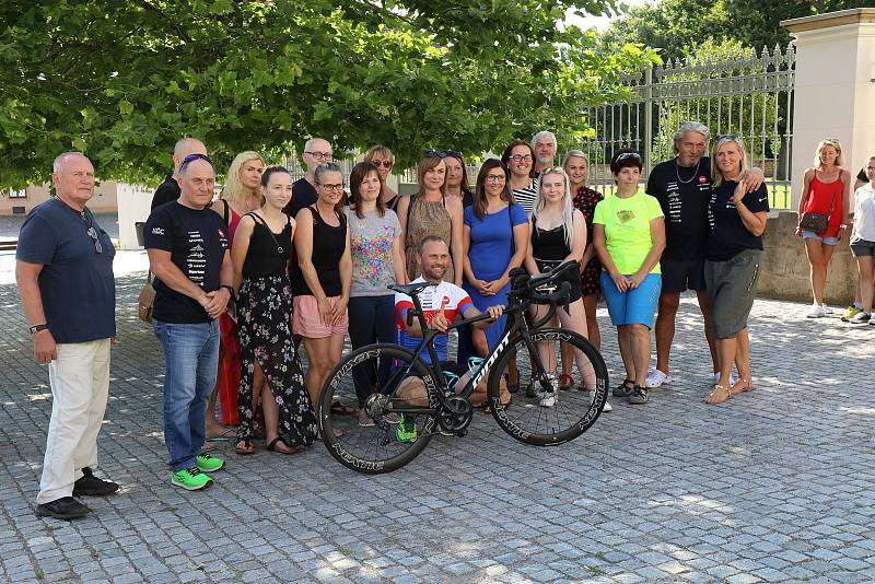 Miroslav Hájek z Litomyšle pojede závod na 3540 kilometrů kolem českých a slovenských hranic.