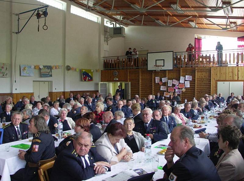 Setkání nositelů titulu Zasloužilý hasič z Pardubického kraje v sobotu hostilo Telecí.