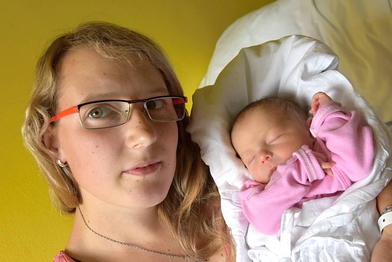 ELIŠKA FOTROVÁ je první radostí pro Kristýnu a Tomáše z Koclířova. Narodila se 16. srpna v 8.23 hodin. Vážila 2,8 kilogramu a měřila 46 centimetrů.