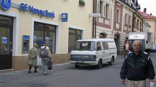 Banka v Poličce se přesunula blíže centru