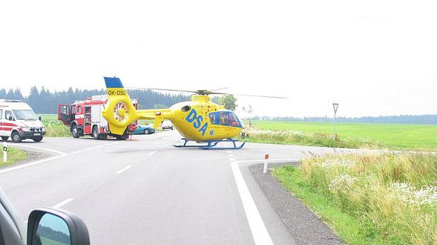 Na silnici z Litomyšle na Poličku u odbočky do Dolního Újezdu došlo ve čtvrtek před třináctou hodinou k tragické nehodě. 